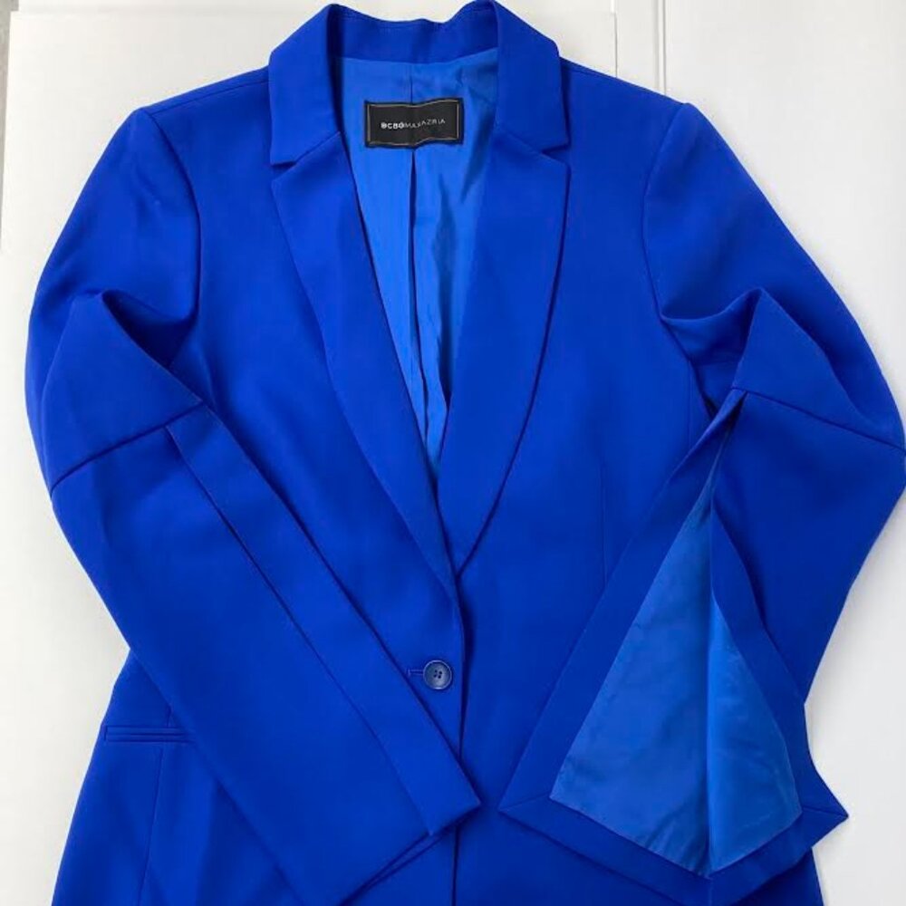 BCBGMAXAZRIA “Gia” Slit-Sleeve Blazer in Royal Blue – Sleek, Statement-Making